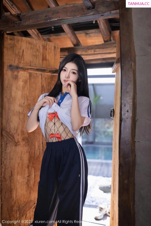   [XiuRen]高清写真图 2023.12.27 No.7876 谭小灵 制服美腿第6张图片